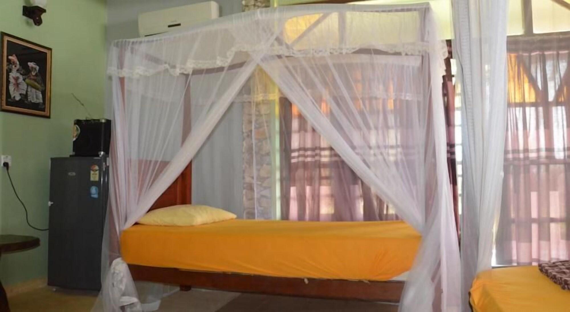 Time N Tide Beach Resort Hikkaduwa Exterior foto