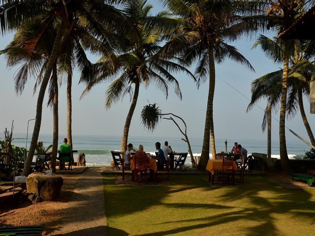 Time N Tide Beach Resort Hikkaduwa Exterior foto
