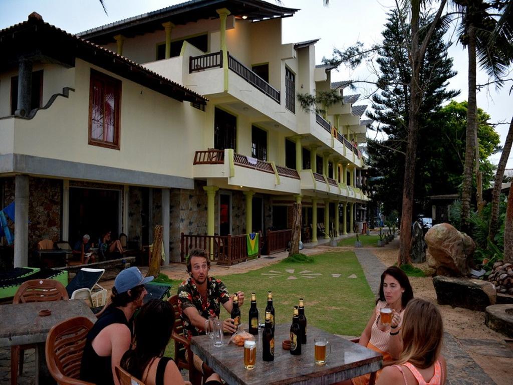 Time N Tide Beach Resort Hikkaduwa Exterior foto