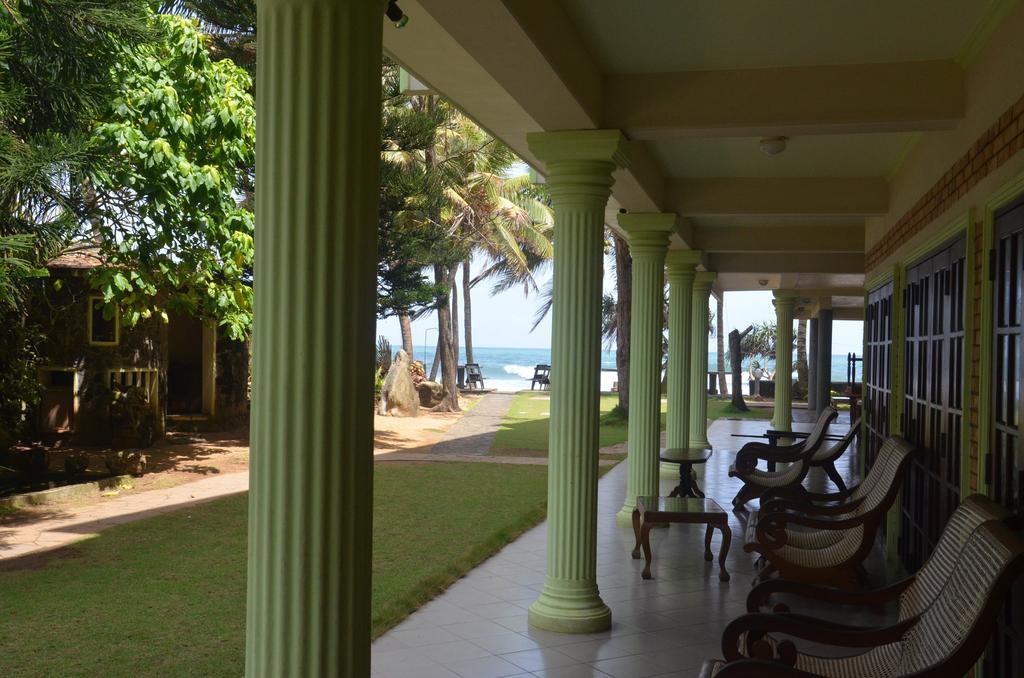 Time N Tide Beach Resort Hikkaduwa Exterior foto