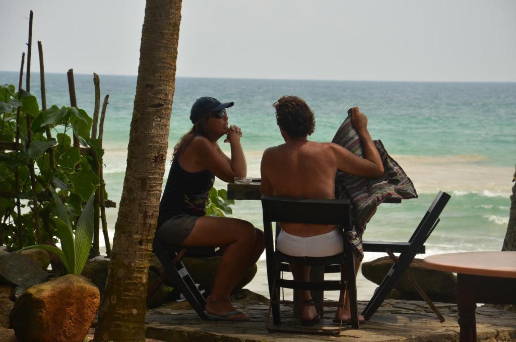 Time N Tide Beach Resort Hikkaduwa Exterior foto