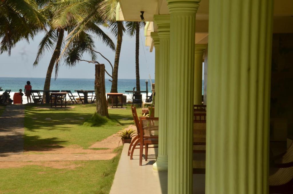 Time N Tide Beach Resort Hikkaduwa Exterior foto