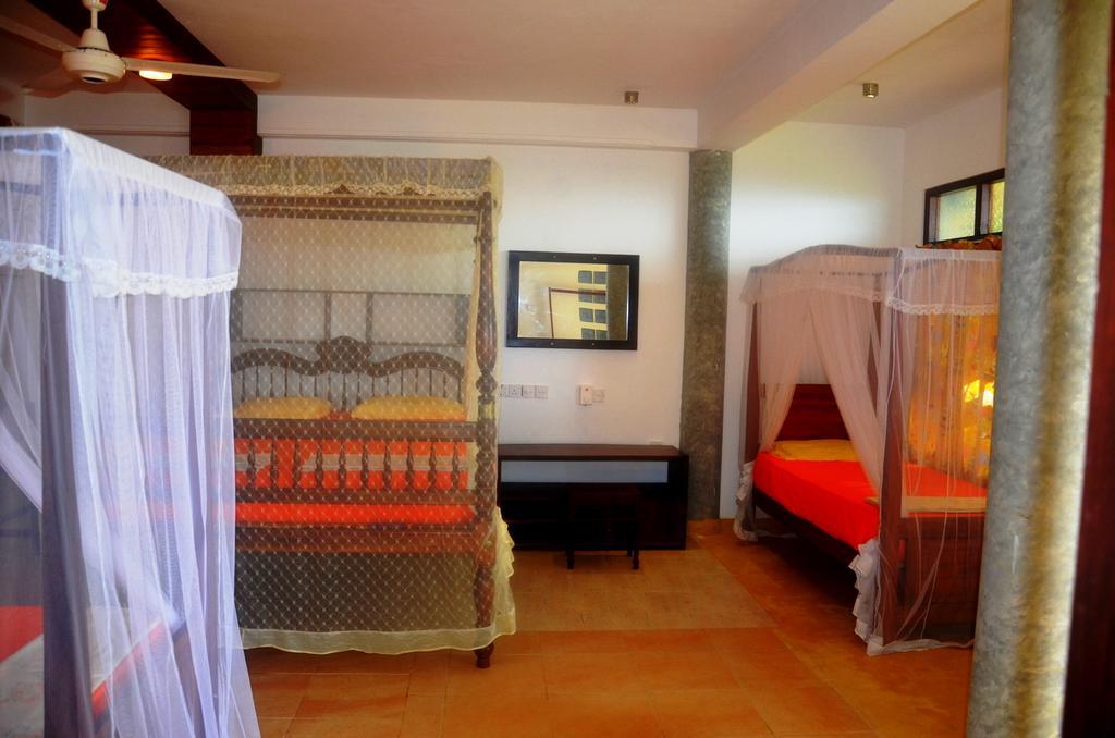 Time N Tide Beach Resort Hikkaduwa Exterior foto
