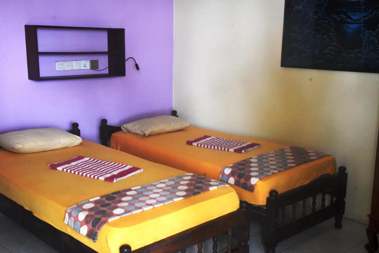 Time N Tide Beach Resort Hikkaduwa Exterior foto